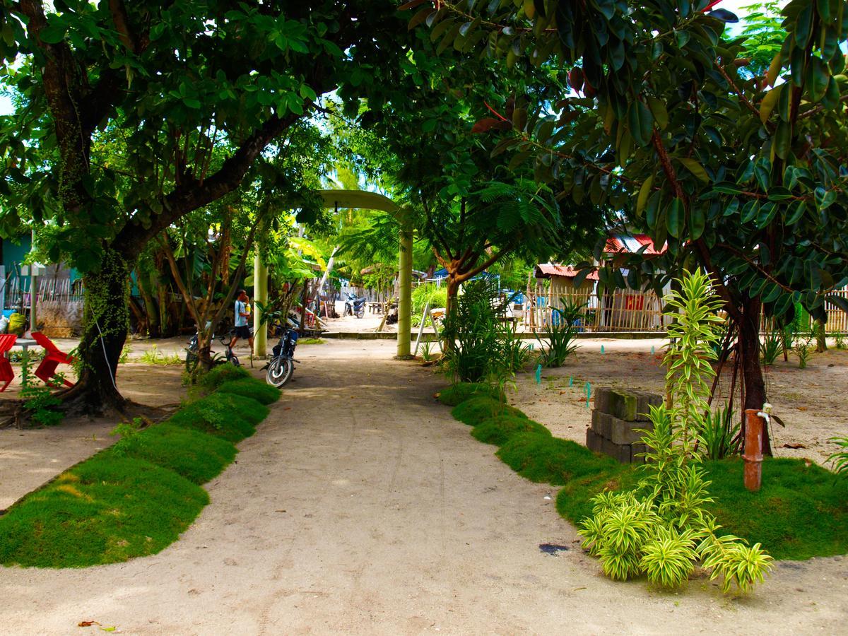 The Shark'S Tail Dive Center Hotell Daanbantayan Eksteriør bilde